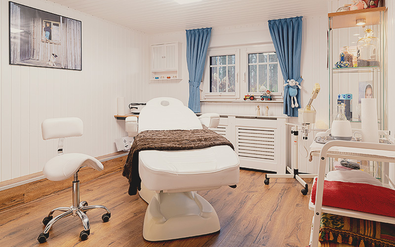 Massageraum mit Liege